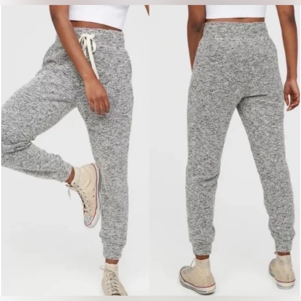 OFFLINE by Aerie-“Snowday Joggers”-Black/White-Size Small